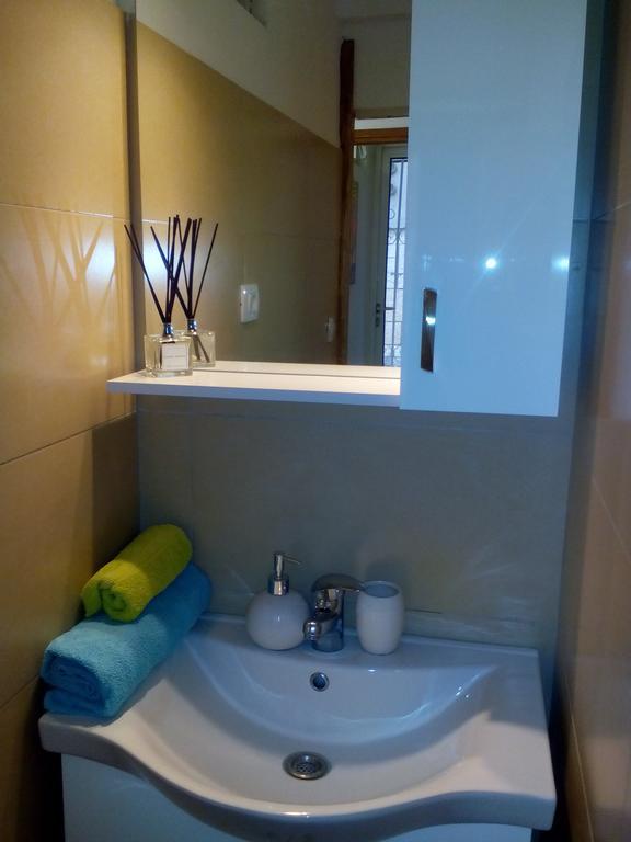 Optimist Split Apartment Bagian luar foto