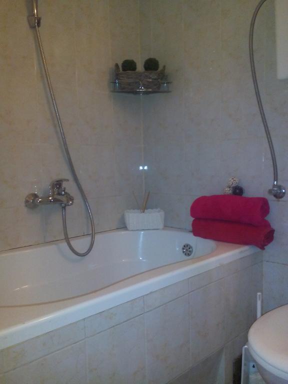 Optimist Split Apartment Bagian luar foto