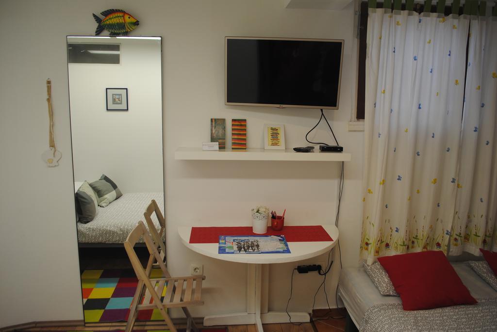 Optimist Split Apartment Bagian luar foto
